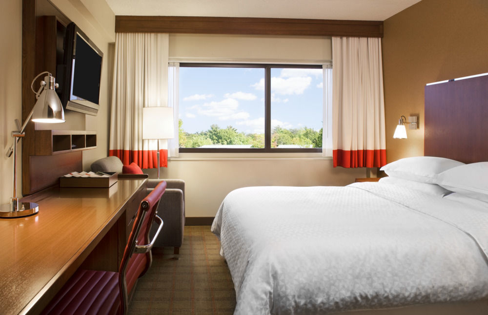 โฟร์พอยต์ บาย เชอราตัน ออนแทริโอ-แรนโช คูคามองกา Hotel แรนโชคูคามอนกา ภายนอก รูปภาพ